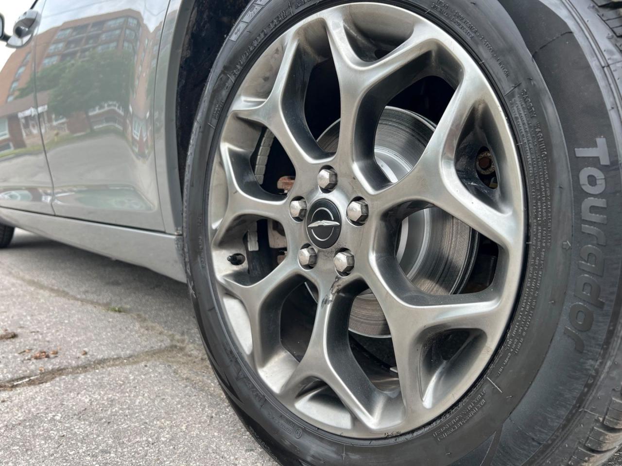 2017 Chrysler 300 S V6 AWD - Photo #23