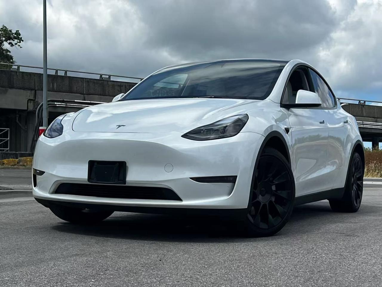 Used 2023 Tesla Model Y Long Range AWD/ CLEAN TITLE/ BC LOCAL/ 20 INCH WHEEL for sale in Richmond, BC