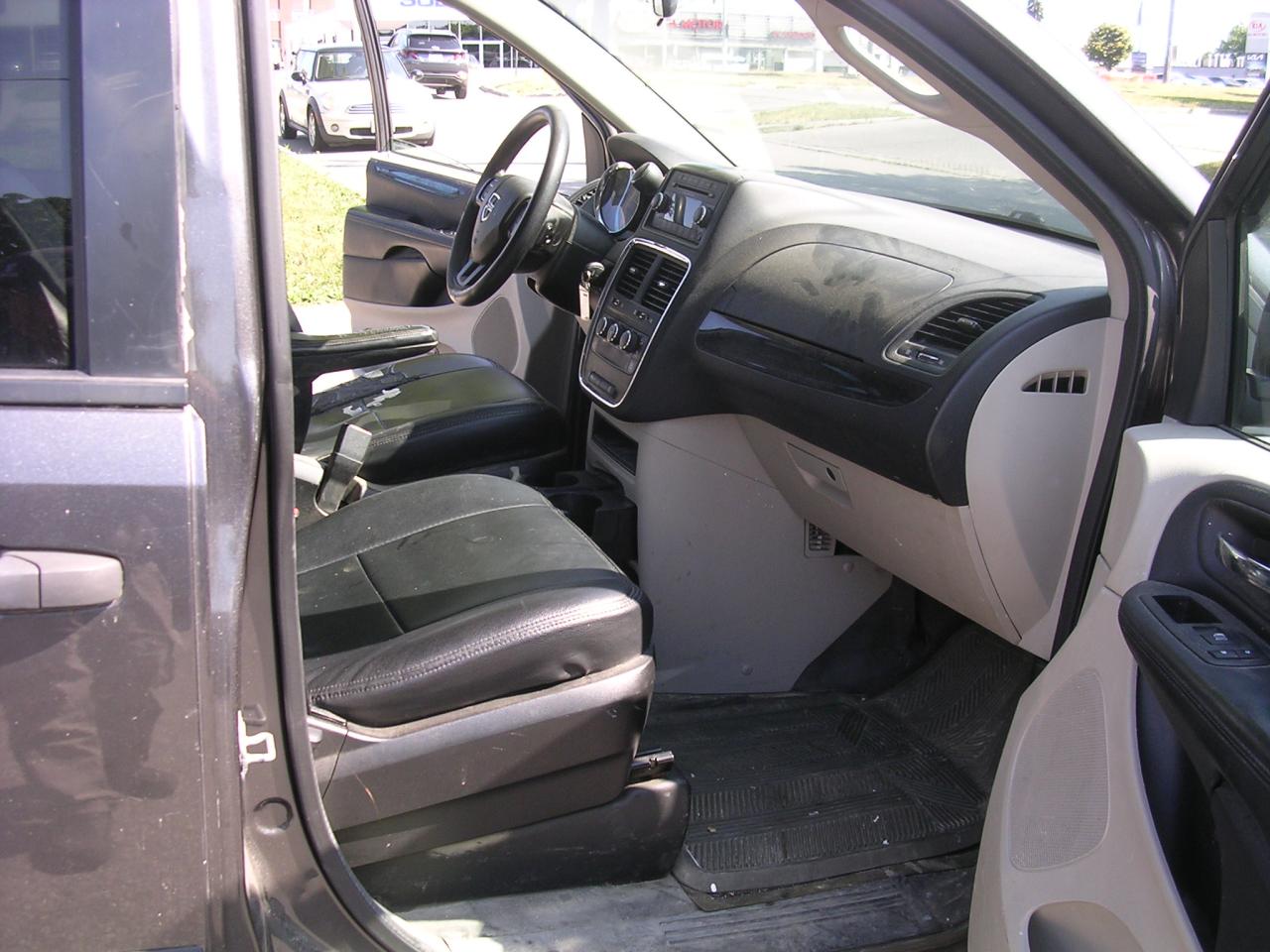 2016 Dodge Grand Caravan SE - Photo #9