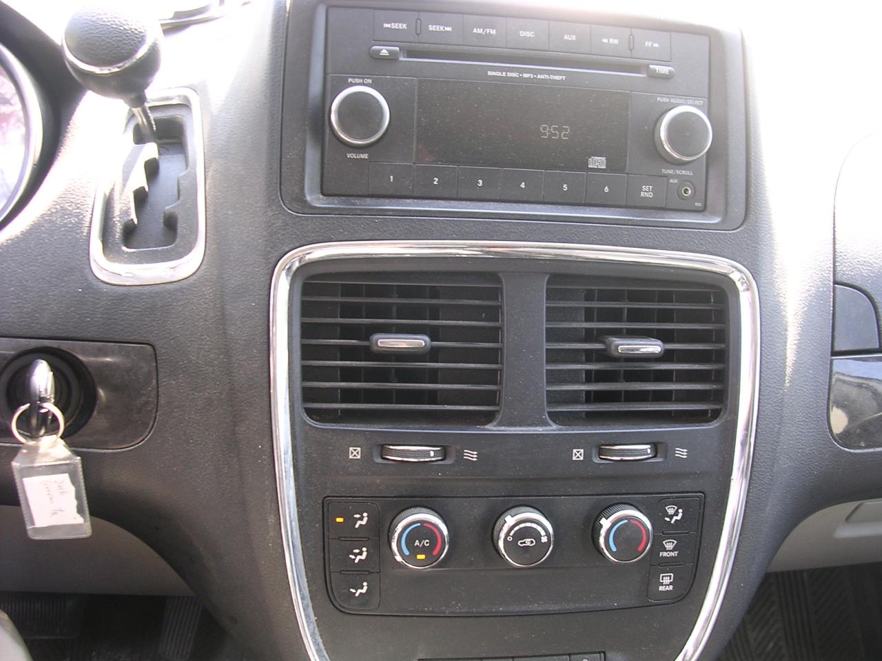 2016 Dodge Grand Caravan SE - Photo #11