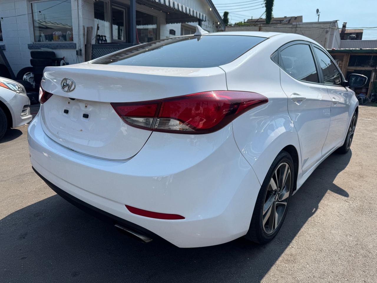 2016 Hyundai Elantra GLS | CERTIFIED | BACK UP CAM | 42 Service Records - Photo #5