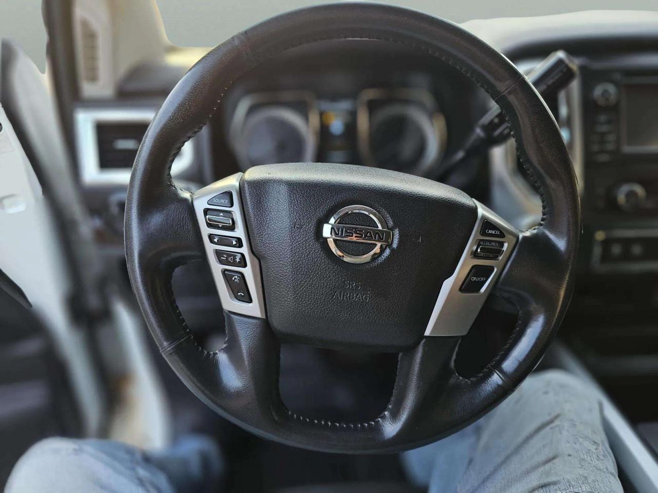 2017 Nissan Titan 4WD Crew Cab SV Gas - Photo #11