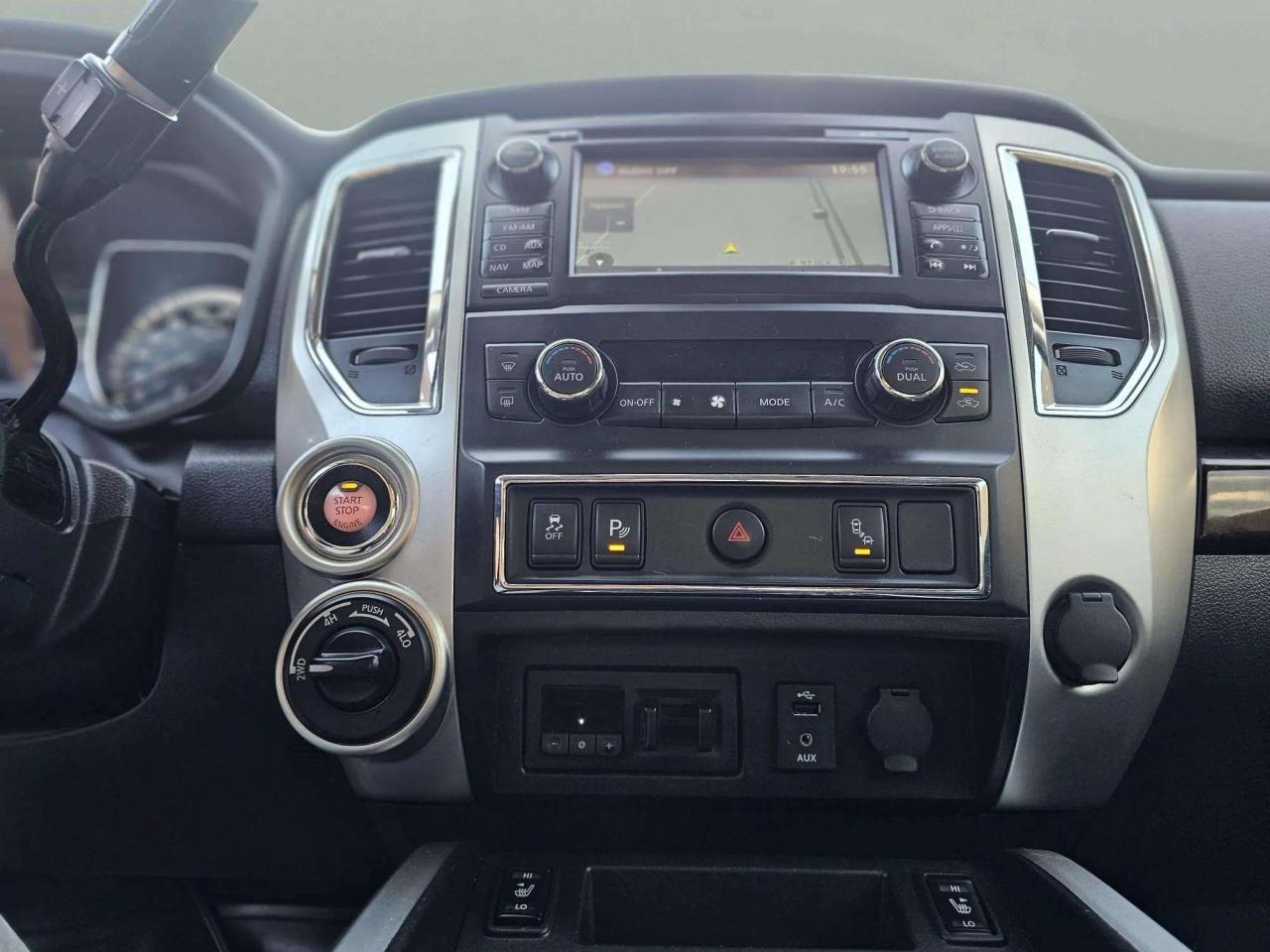2017 Nissan Titan 4WD Crew Cab SV Gas - Photo #14