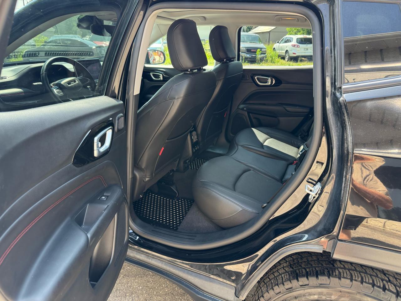2022 Jeep Compass Trailhawk Elite - Photo #9