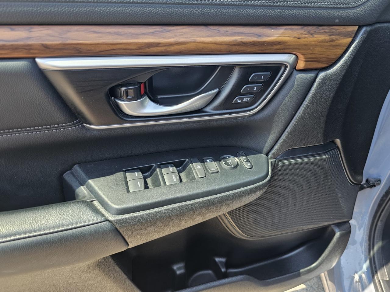 2022 Honda CR-V Touring LOW KMS, 4cyl. Turbo - Photo #11