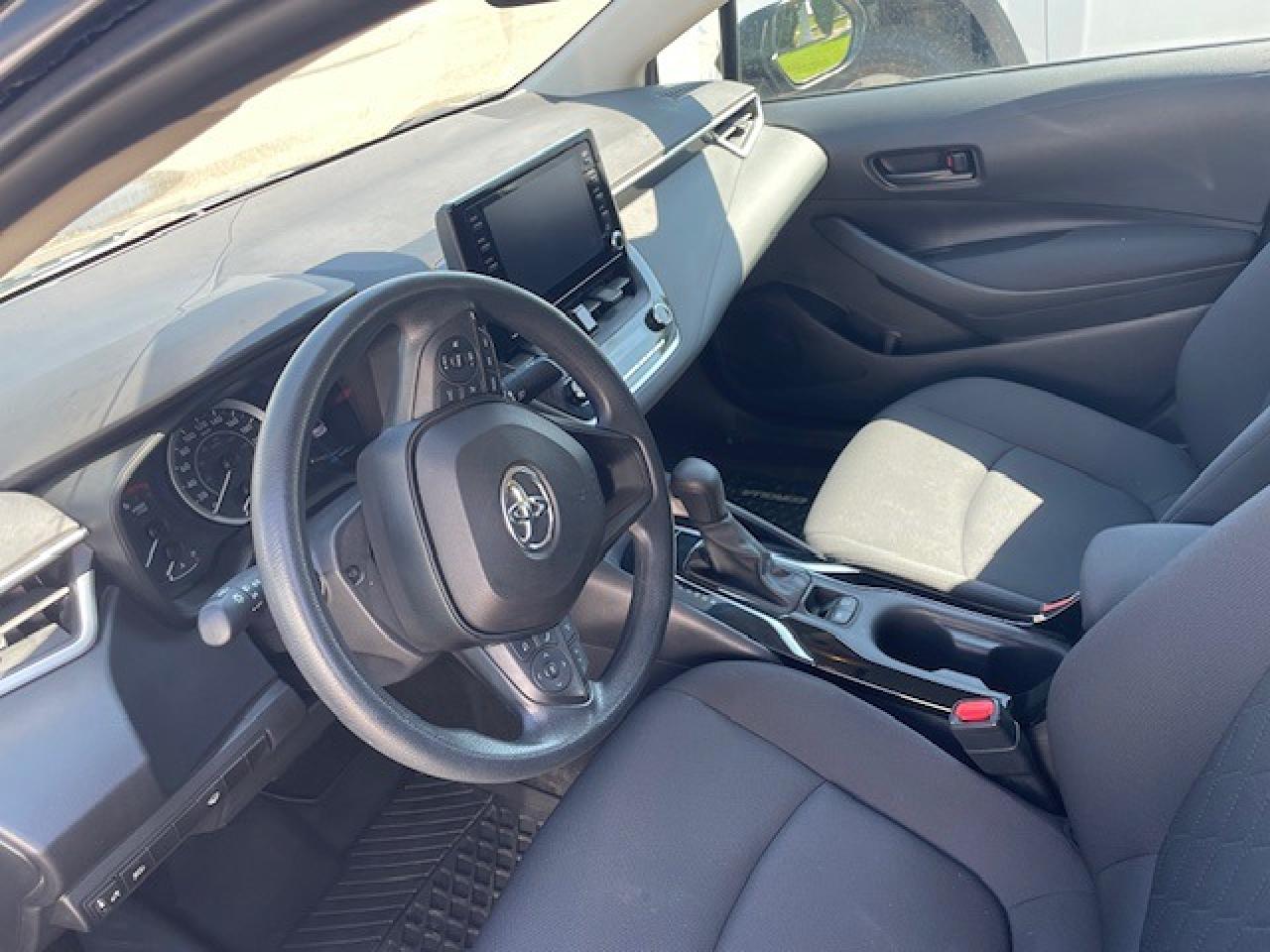 2022 Toyota Corolla LE Photo3