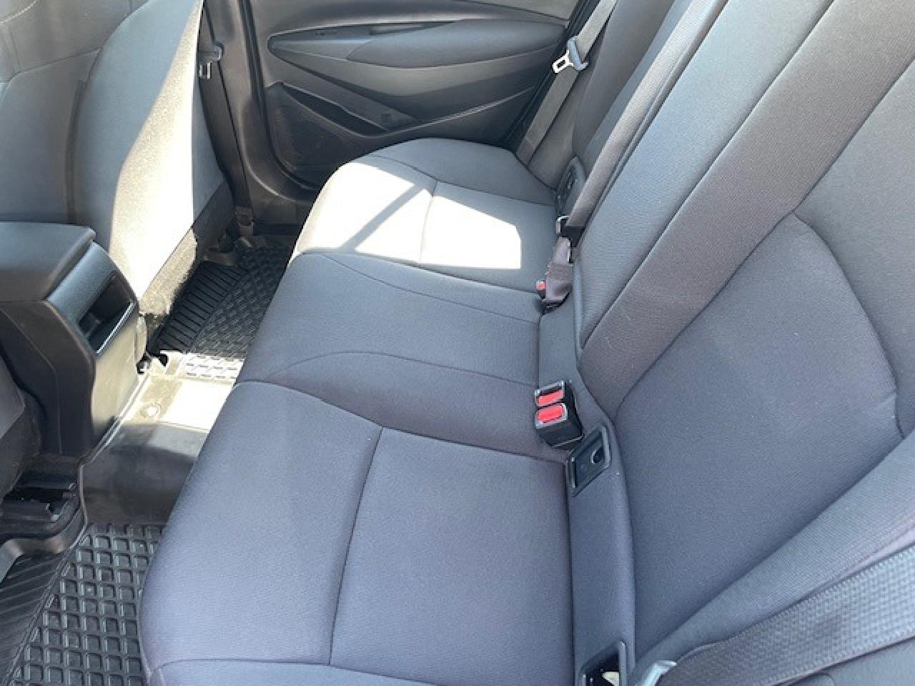 2022 Toyota Corolla LE Photo2