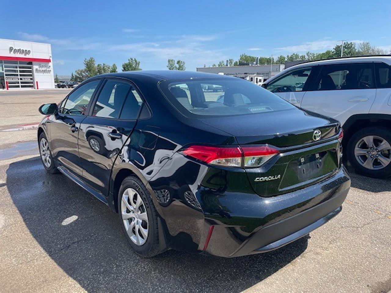 2022 Toyota Corolla LE Photo1