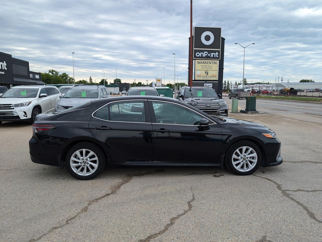 2022 Toyota Camry LE-ONE ONWER-LEASE RETURN-HTD STS - Photo #3