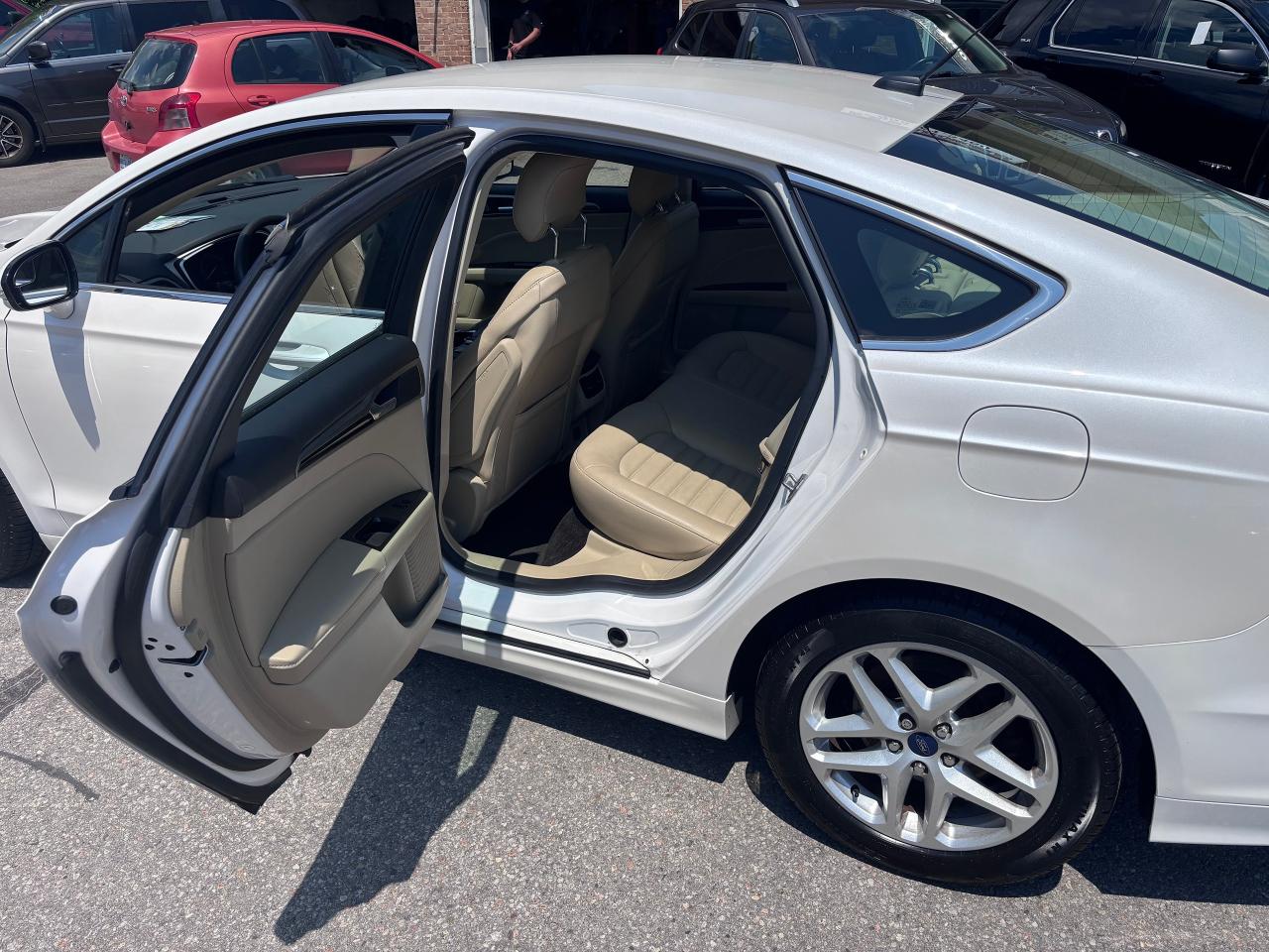 2014 Ford Fusion SE LOADED CREAM INTERIOR - Photo #11