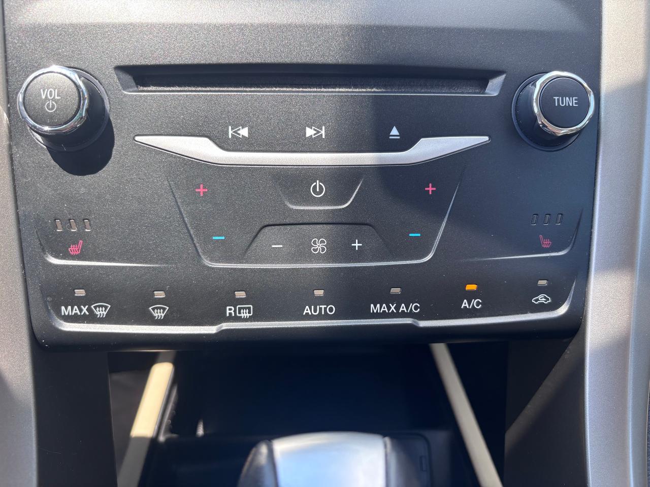 2014 Ford Fusion SE LOADED CREAM INTERIOR - Photo #21