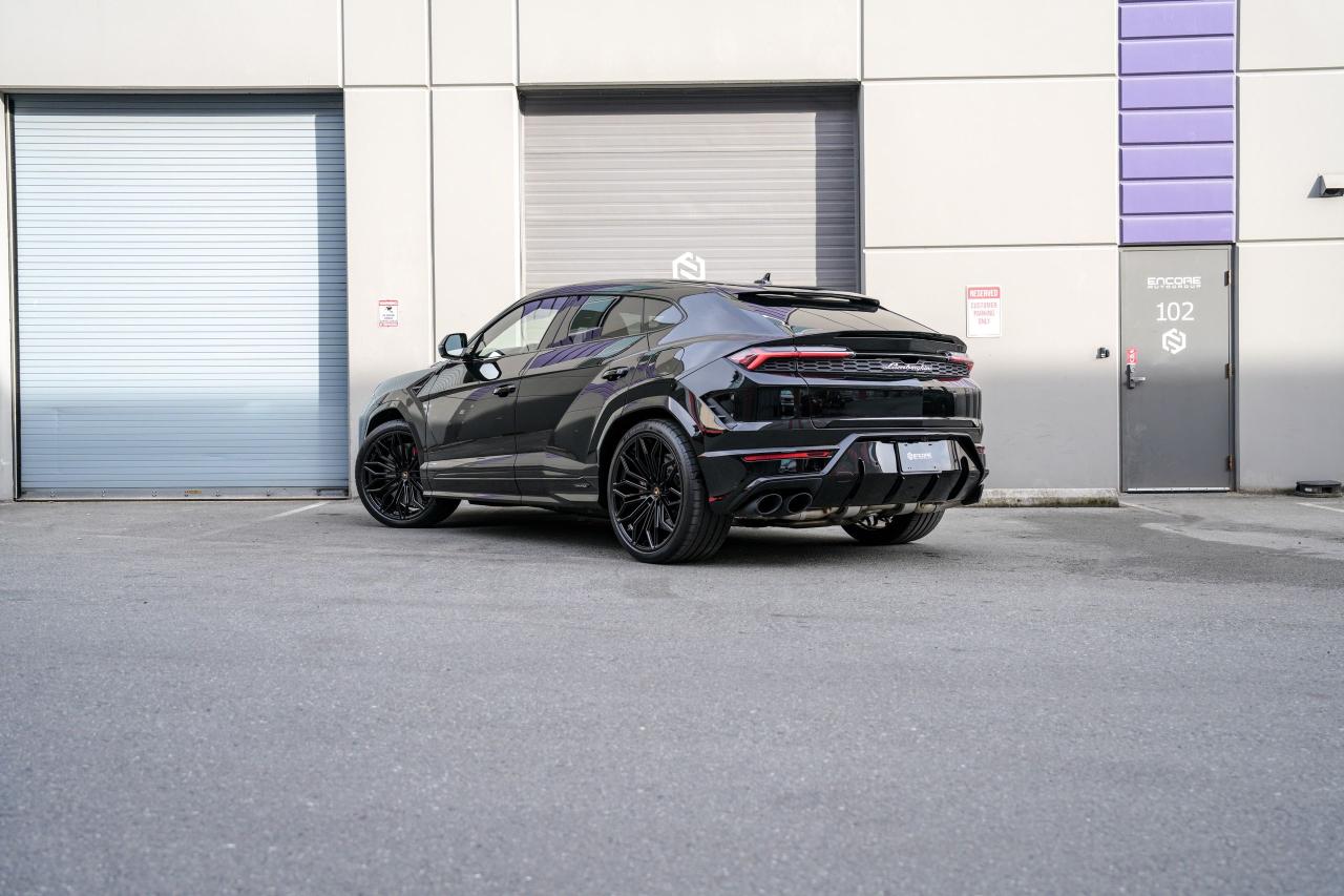 2025 Lamborghini Urus SE - Photo #2