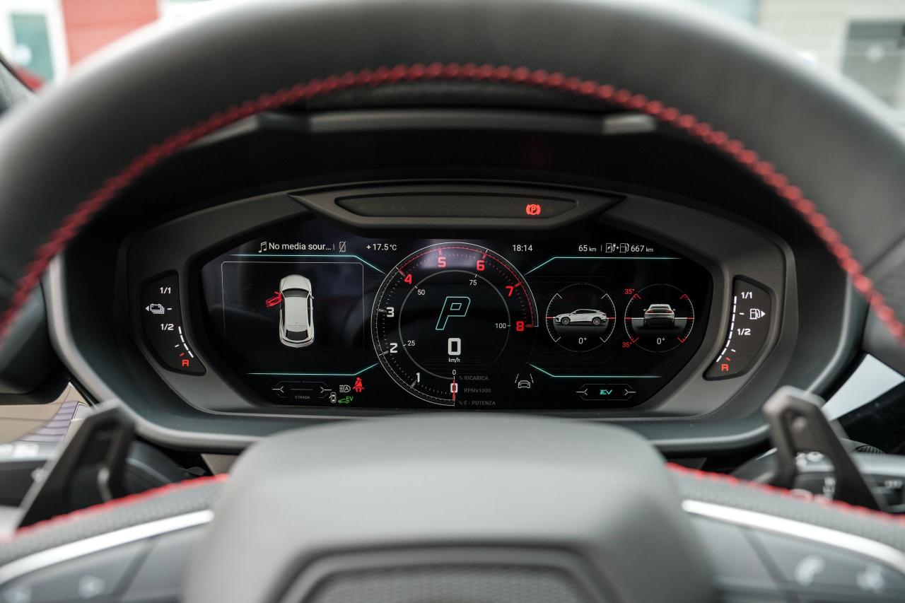 2025 Lamborghini Urus SE - Photo #16