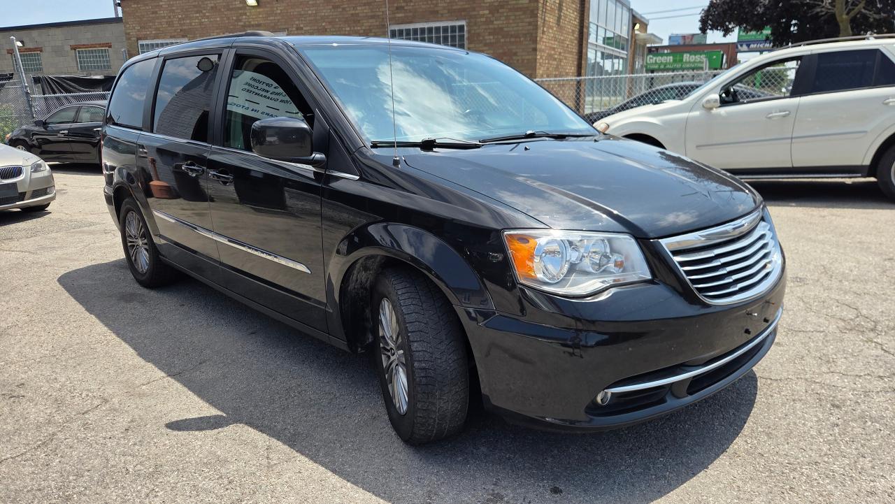2016 Chrysler Town & Country TOURING - Photo #6