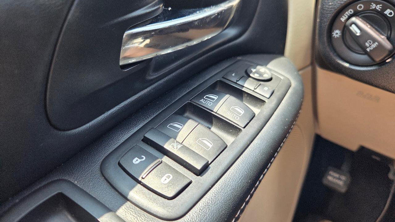 2016 Chrysler Town & Country TOURING - Photo #20