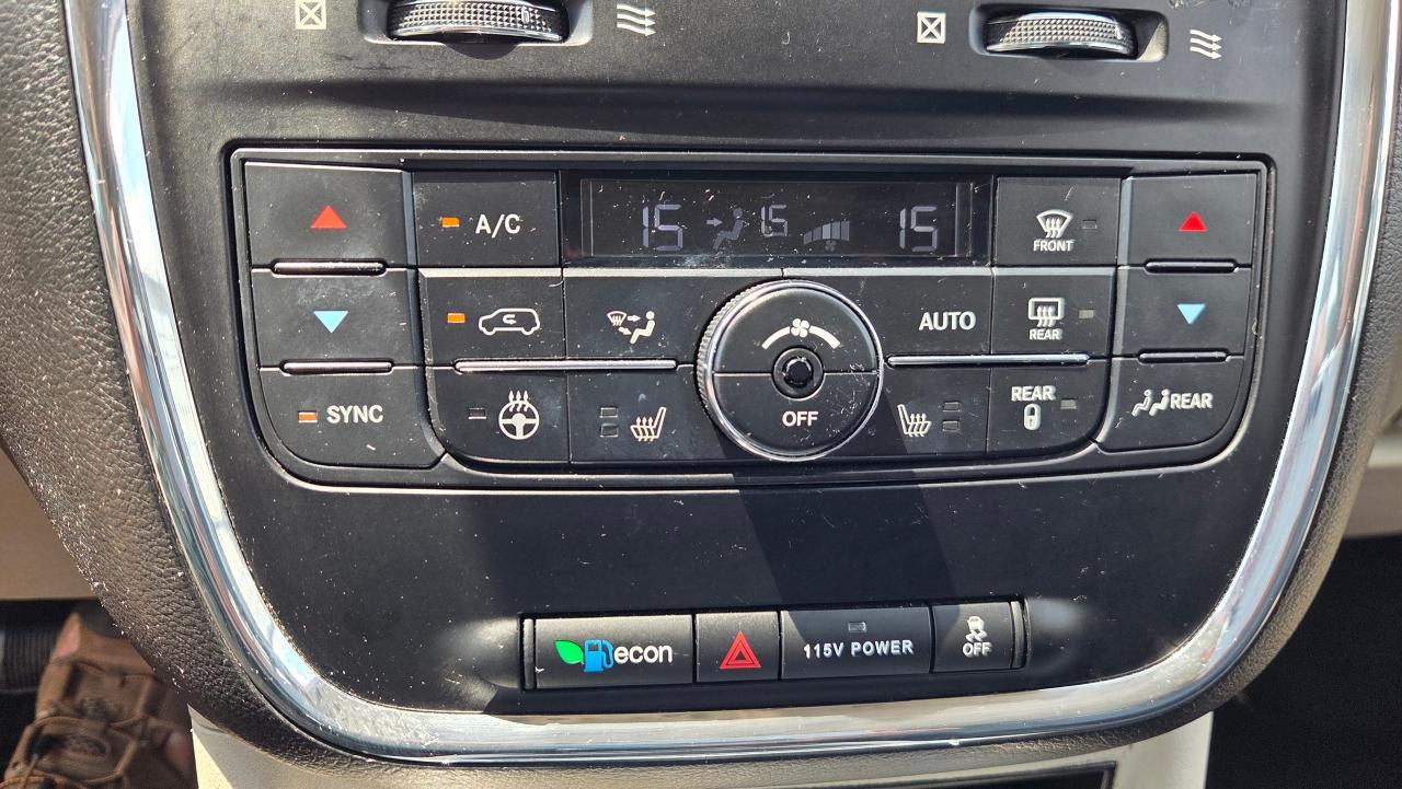 2016 Chrysler Town & Country TOURING - Photo #16