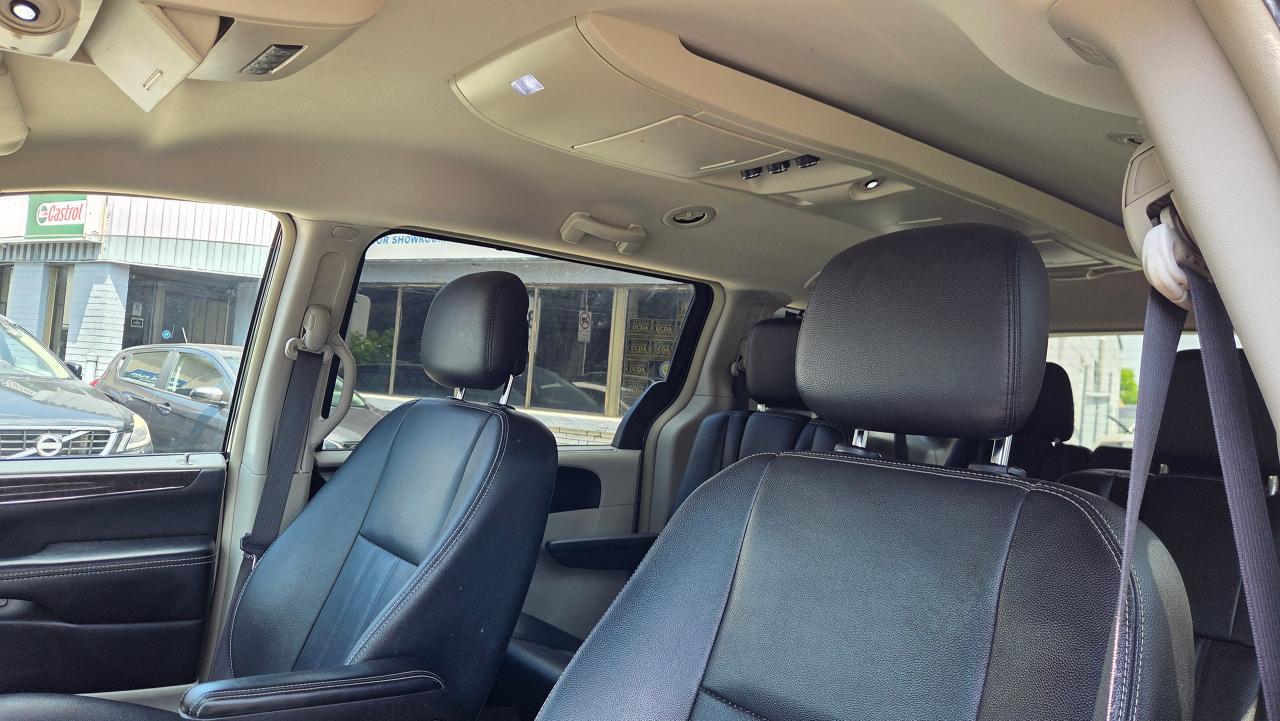 2016 Chrysler Town & Country TOURING - Photo #15