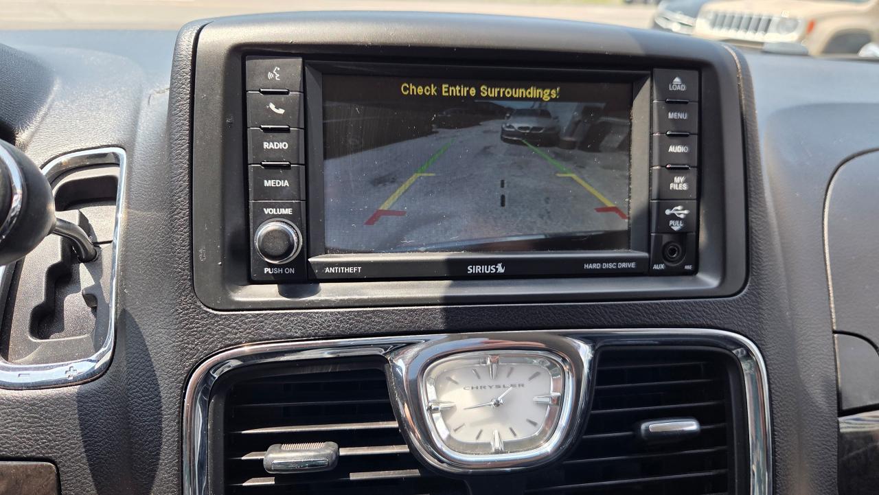 2016 Chrysler Town & Country TOURING - Photo #17