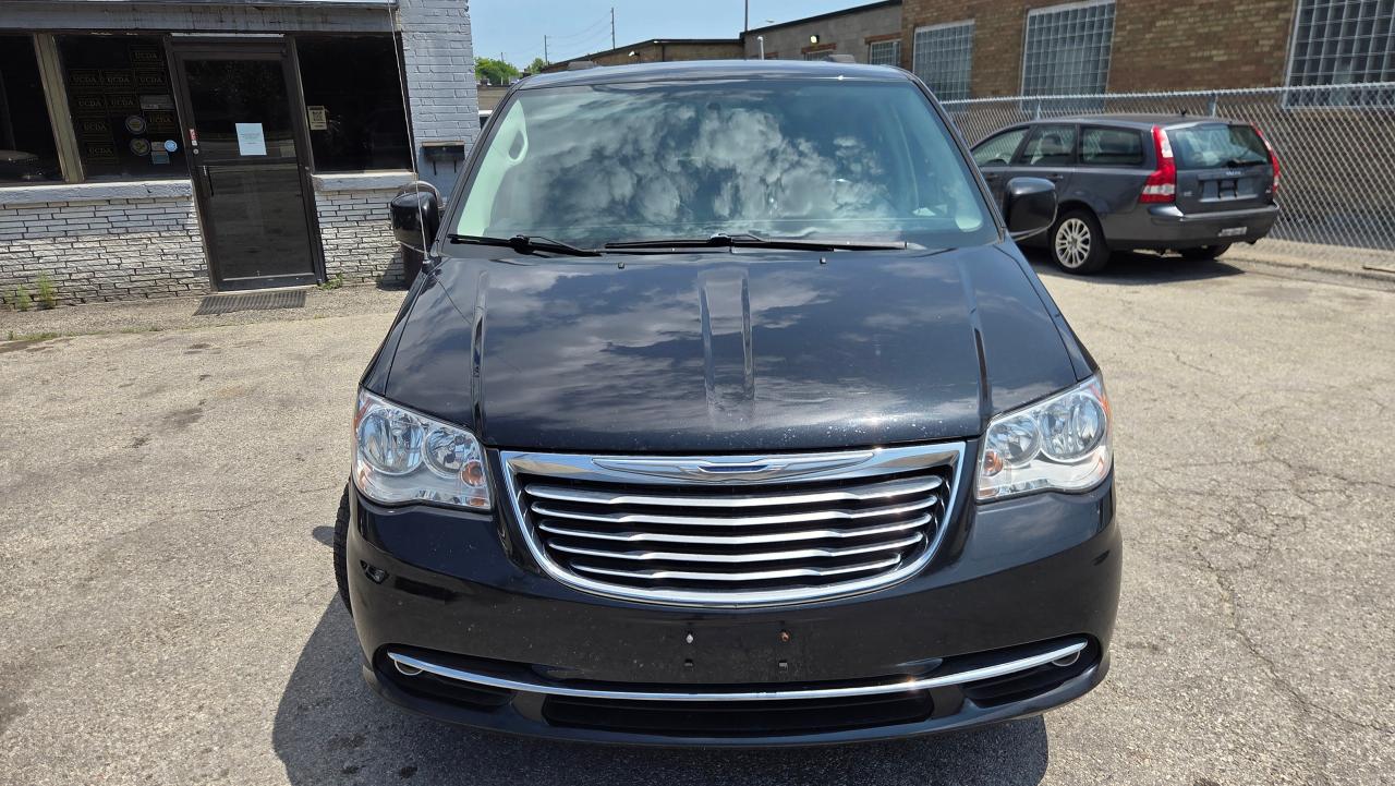 2016 Chrysler Town & Country TOURING - Photo #7