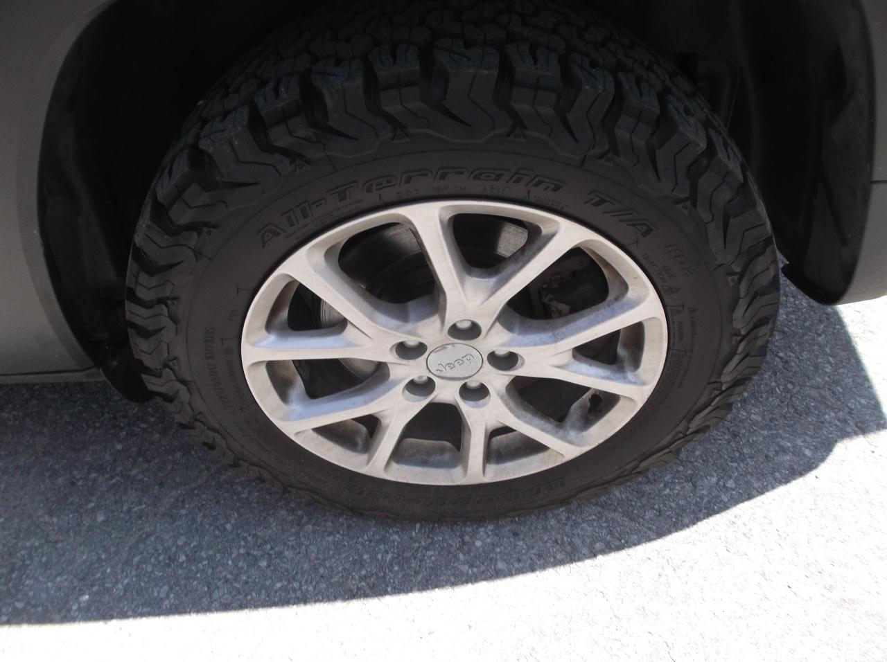2016 Jeep Cherokee 4X4 NORTH LATITUDE - Photo #9