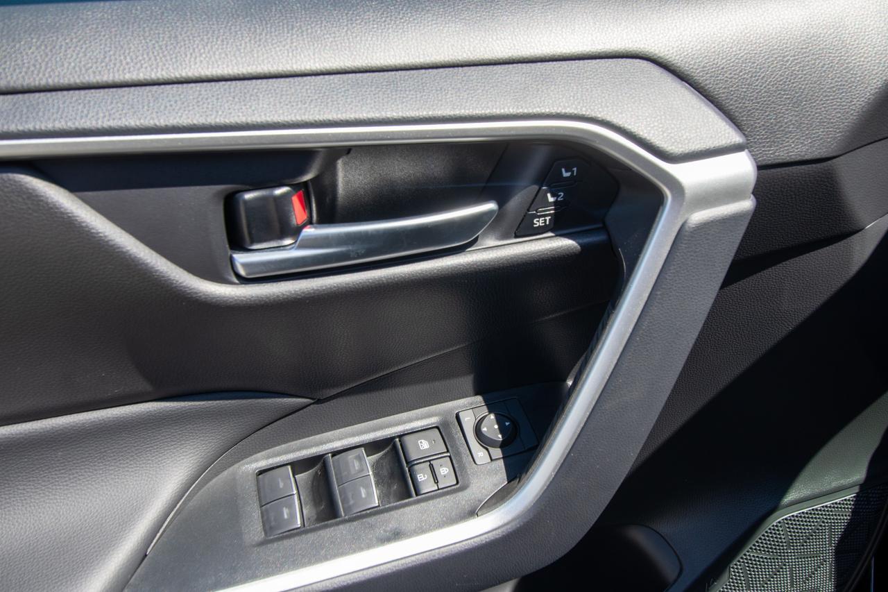 2025 Toyota RAV4 HYBRID XLE AWD Photo5
