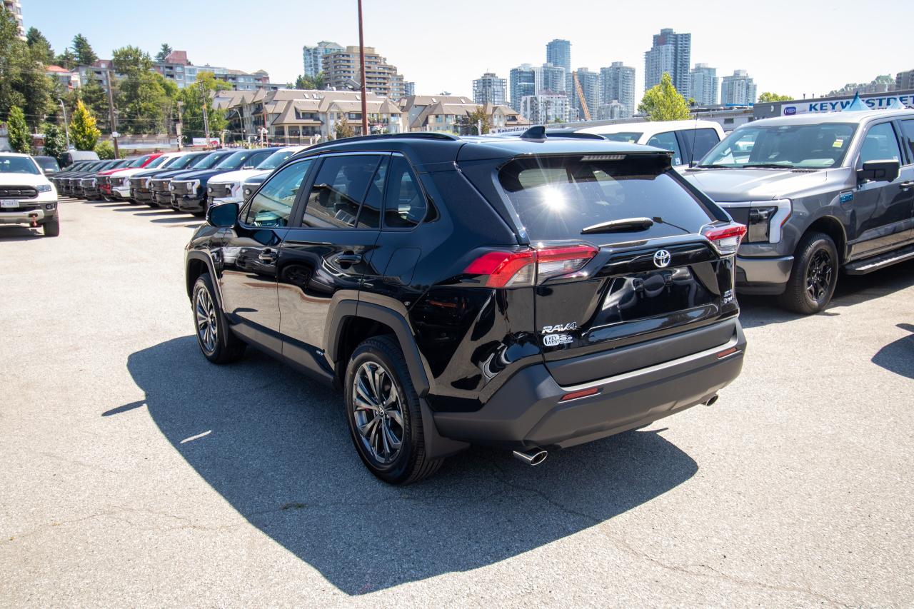 2025 Toyota RAV4 HYBRID XLE AWD Photo5