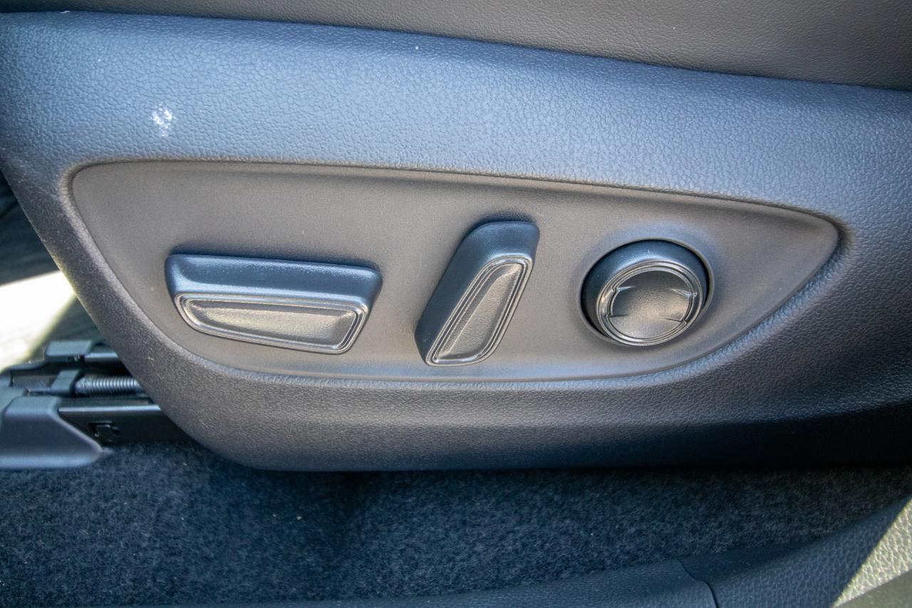 2025 Toyota RAV4 HYBRID XLE AWD Photo5