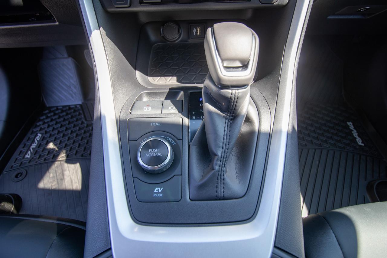 2025 Toyota RAV4 HYBRID XLE AWD Photo5