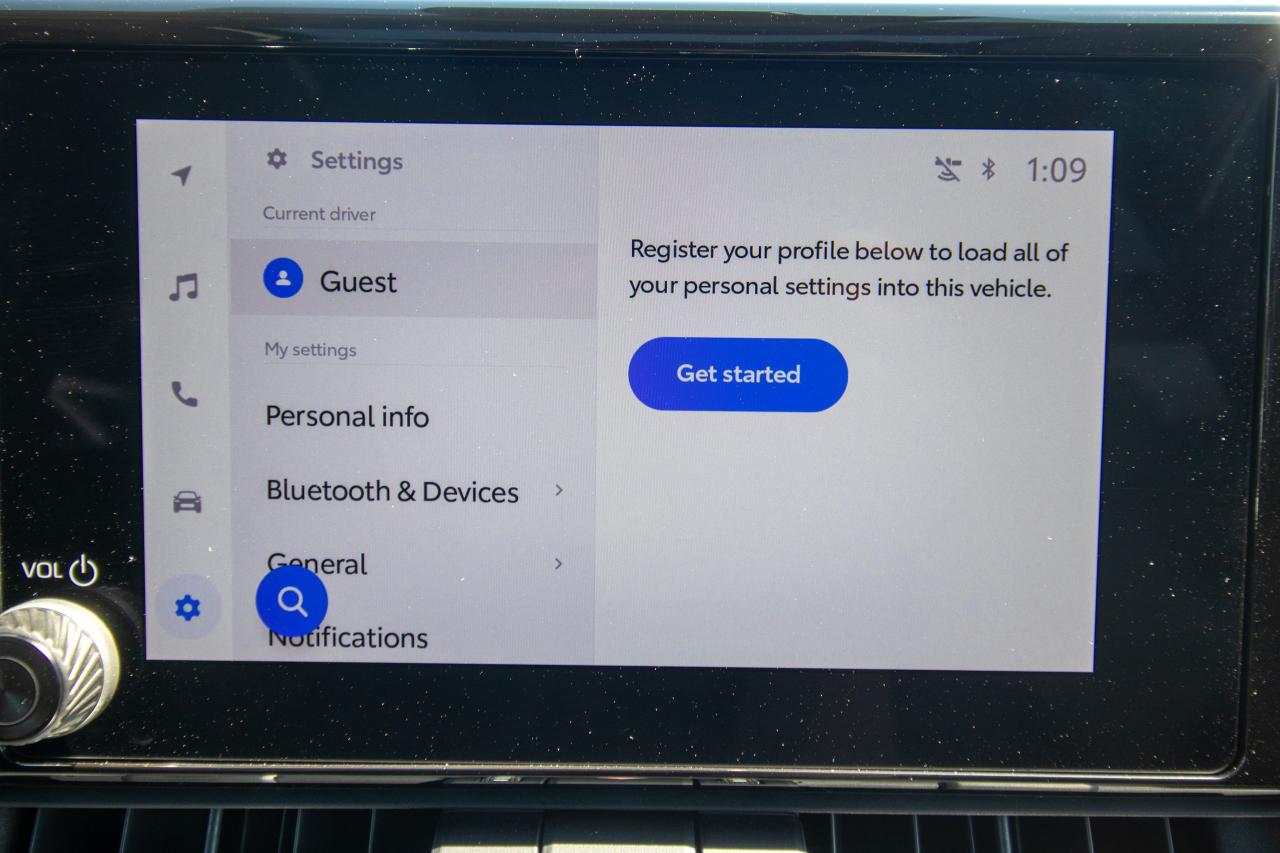 2025 Toyota RAV4 HYBRID XLE AWD Photo5