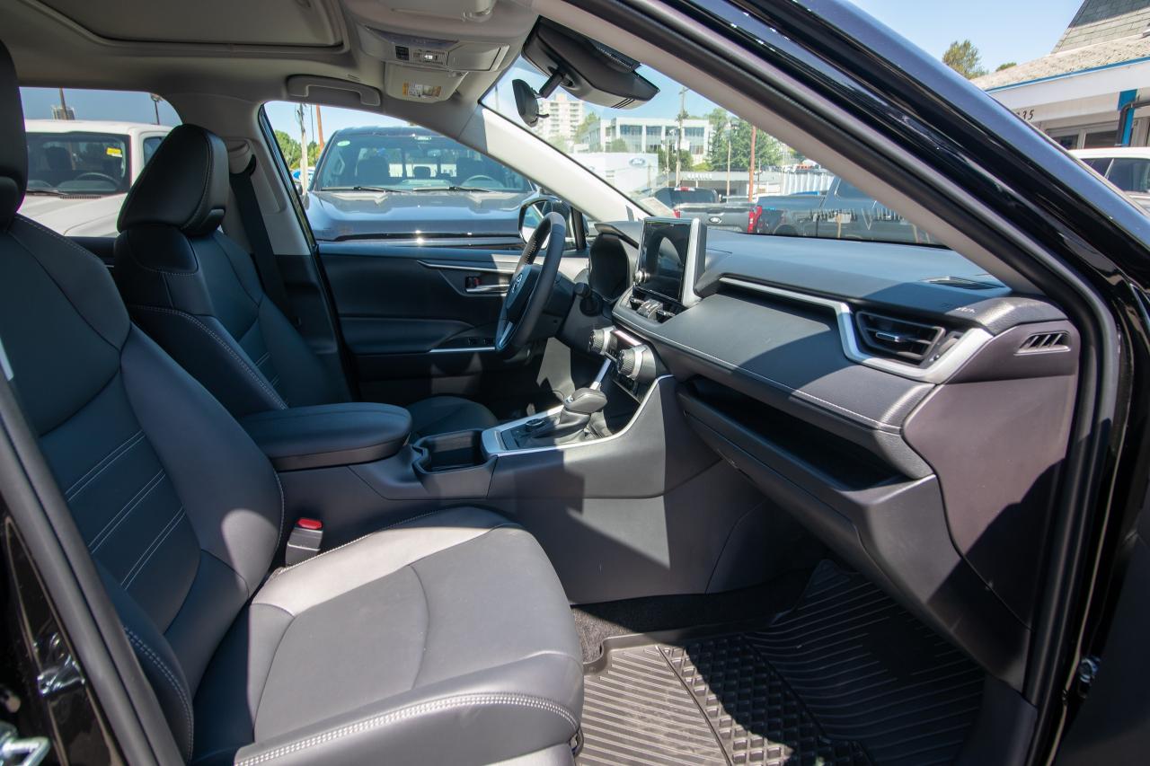 2025 Toyota RAV4 HYBRID XLE AWD Photo5