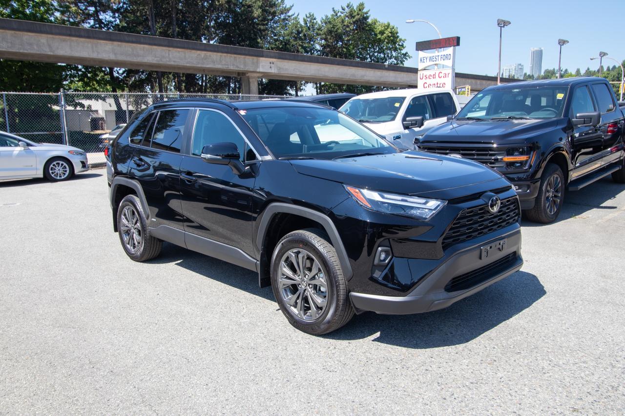 2025 Toyota RAV4 HYBRID XLE AWD Photo4