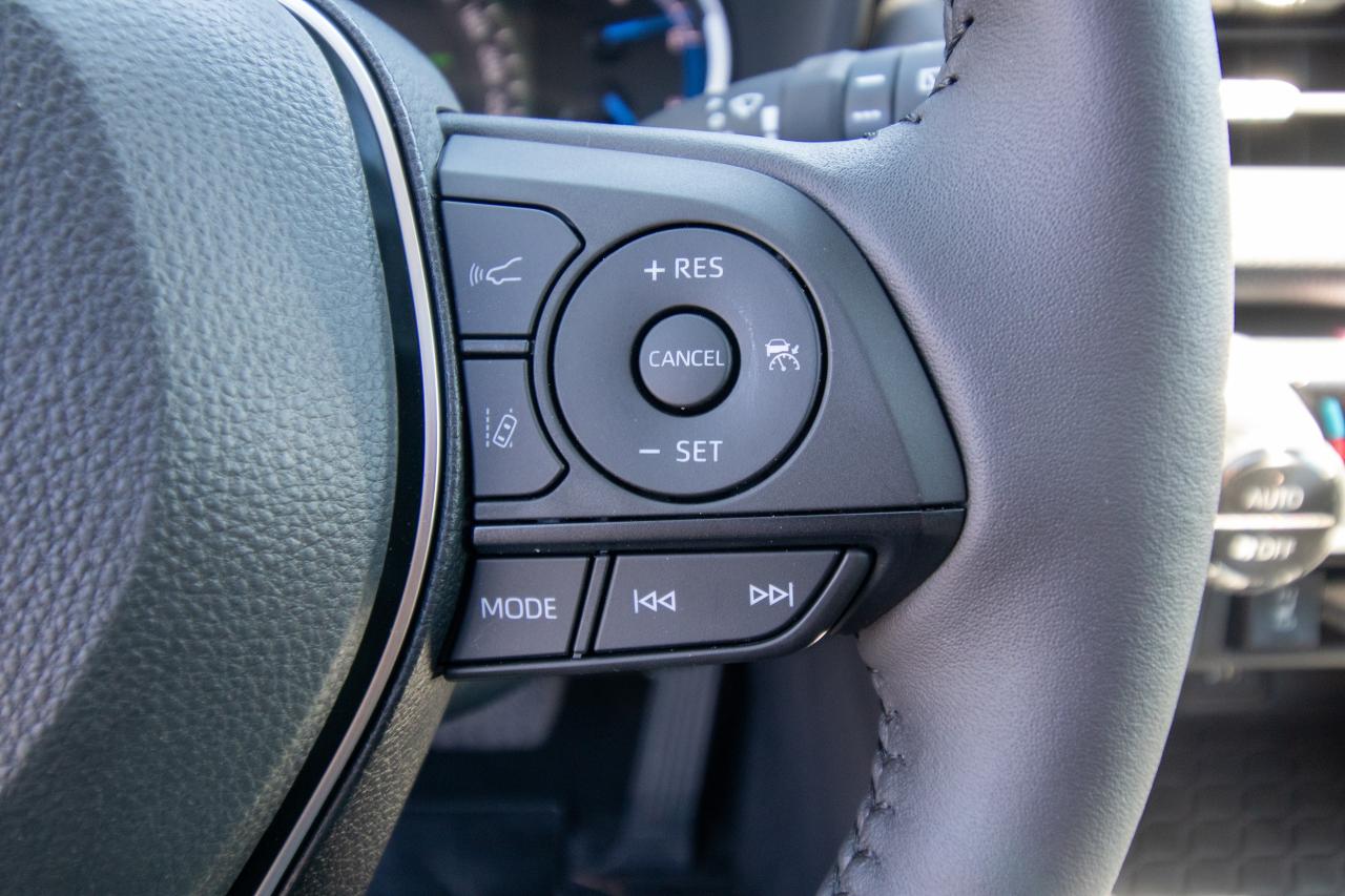 2025 Toyota RAV4 HYBRID XLE AWD Photo5