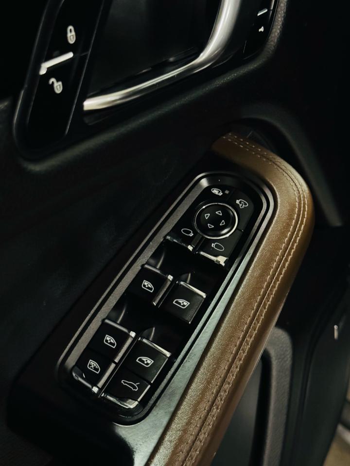 2015 Porsche Macan S - Photo #9