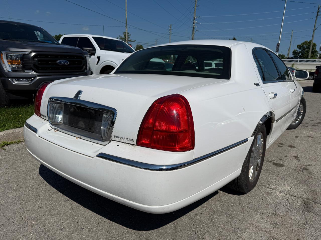 2008 Lincoln Town Car SIGNATURE LIMITED / AUTO / YOU SAFETY YOU SAVE - Photo #3