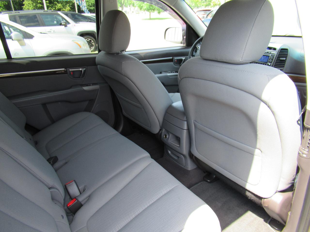 2012 Hyundai Santa Fe GL - Photo #9