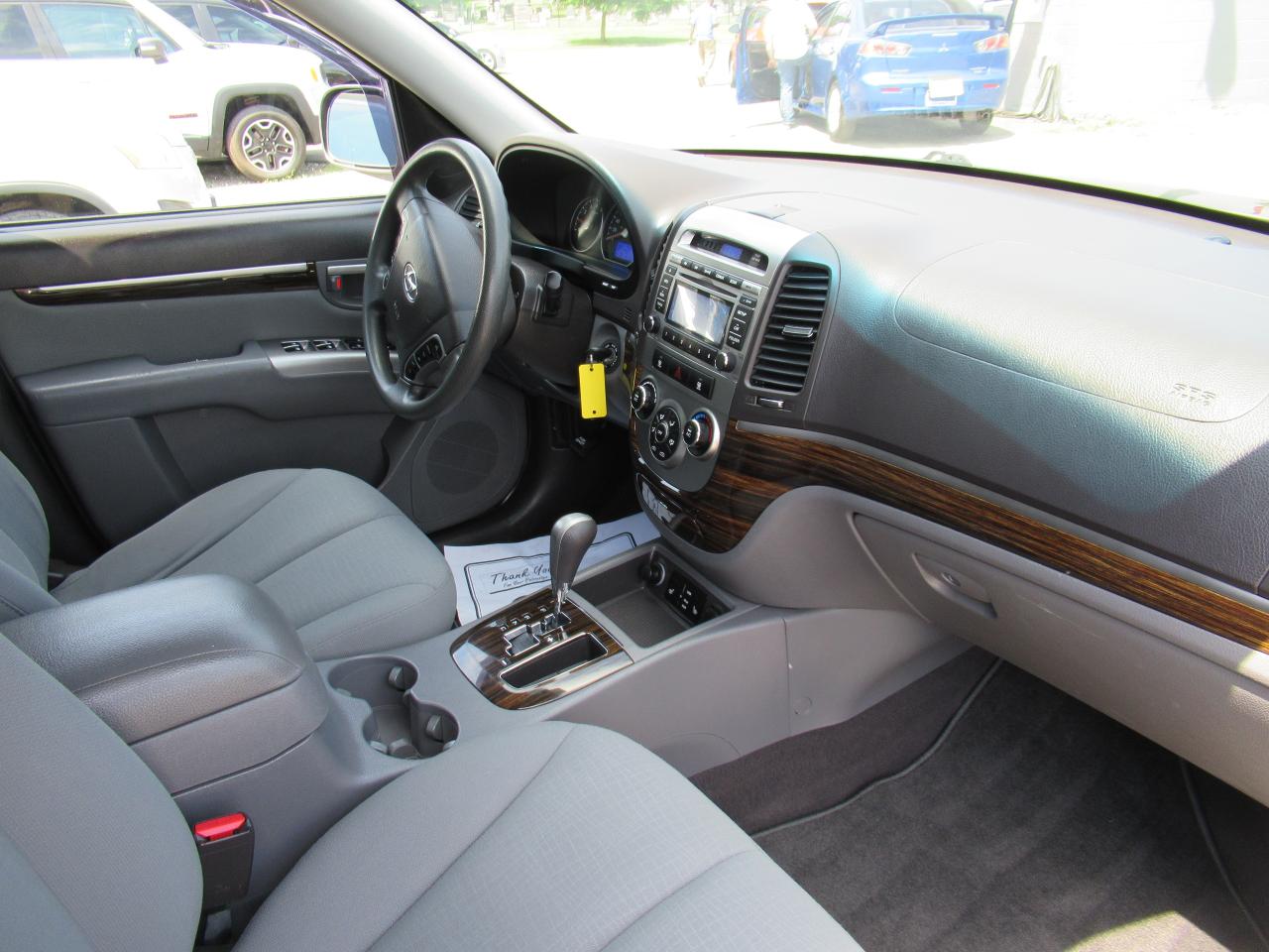 2012 Hyundai Santa Fe GL - Photo #8
