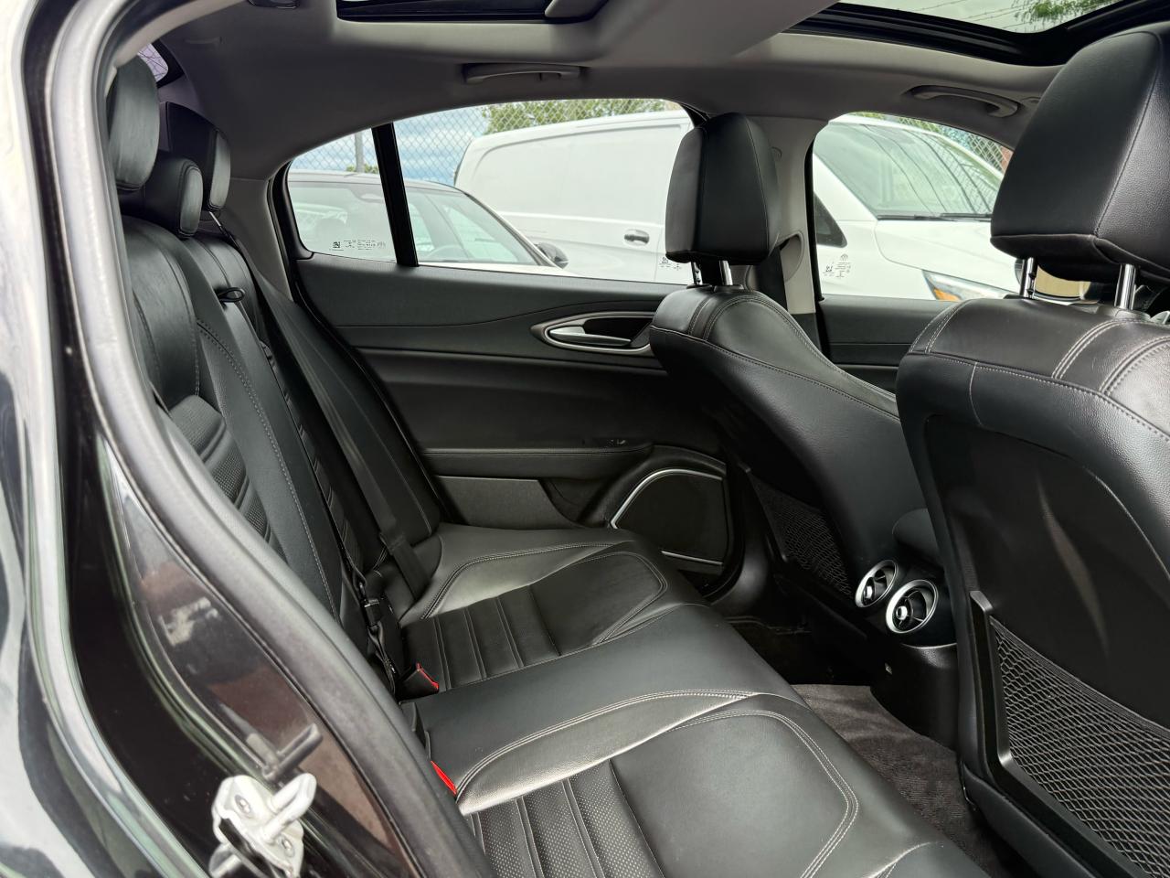 2018 Alfa Romeo Giulia Ti Sport SUNROOF|NAVI|HEATED SEATS - Photo #13