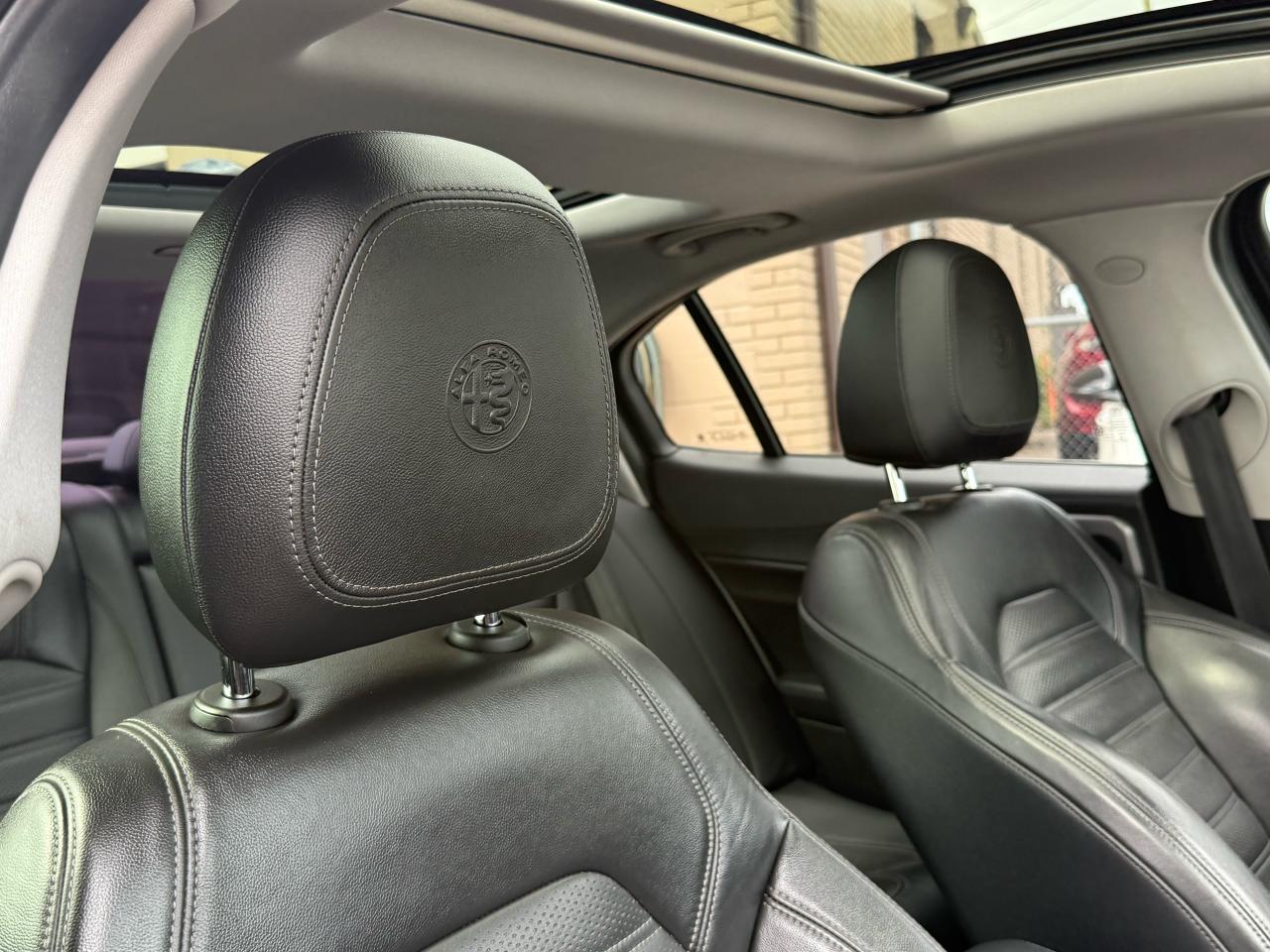2018 Alfa Romeo Giulia Ti Sport SUNROOF|NAVI|HEATED SEATS - Photo #12