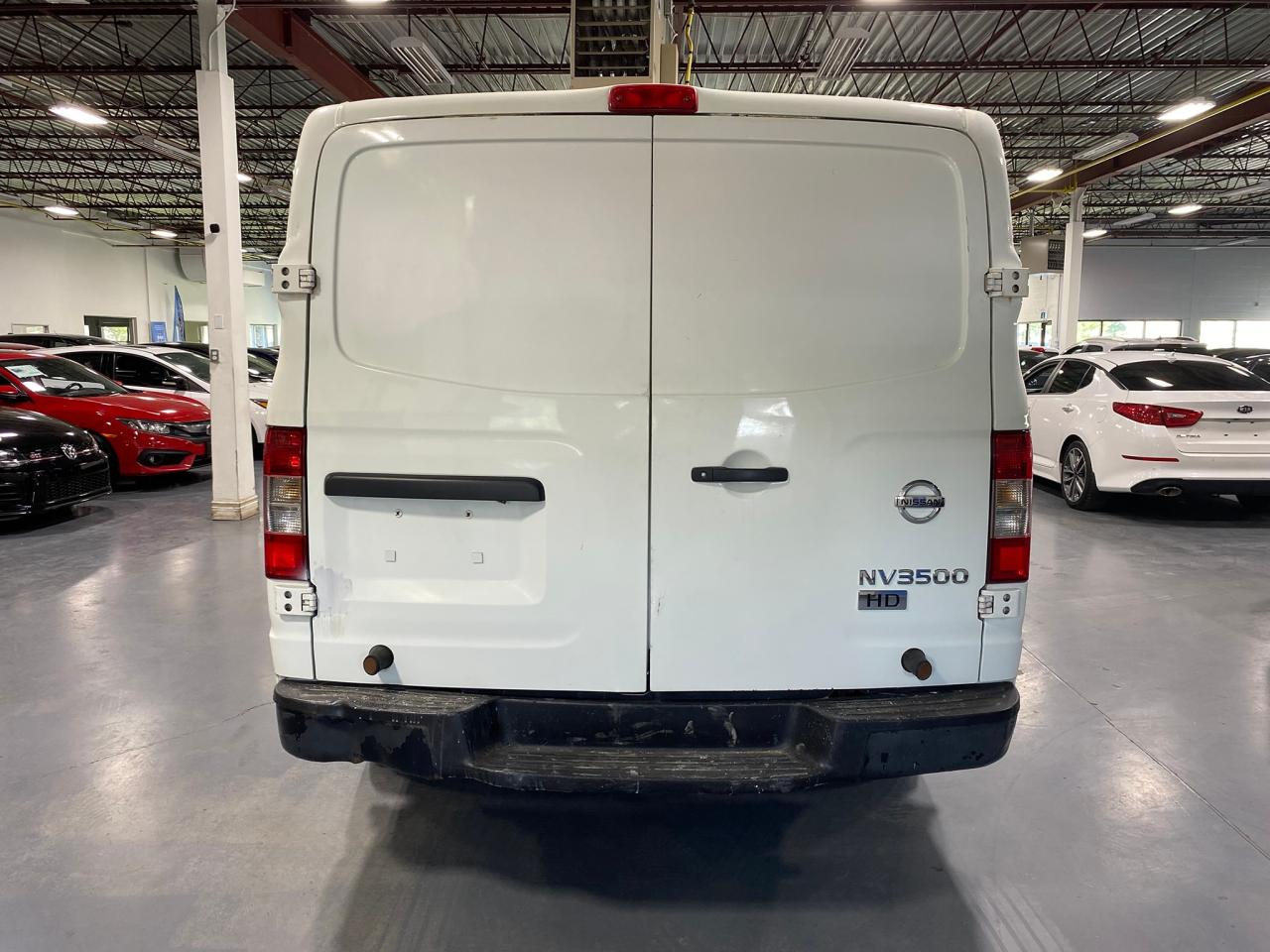 2016 Nissan NV 3500 S - Photo #4