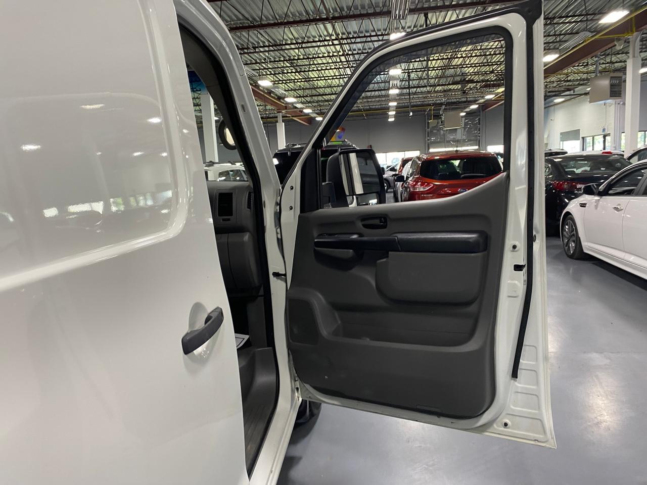 2016 Nissan NV 3500 S - Photo #16