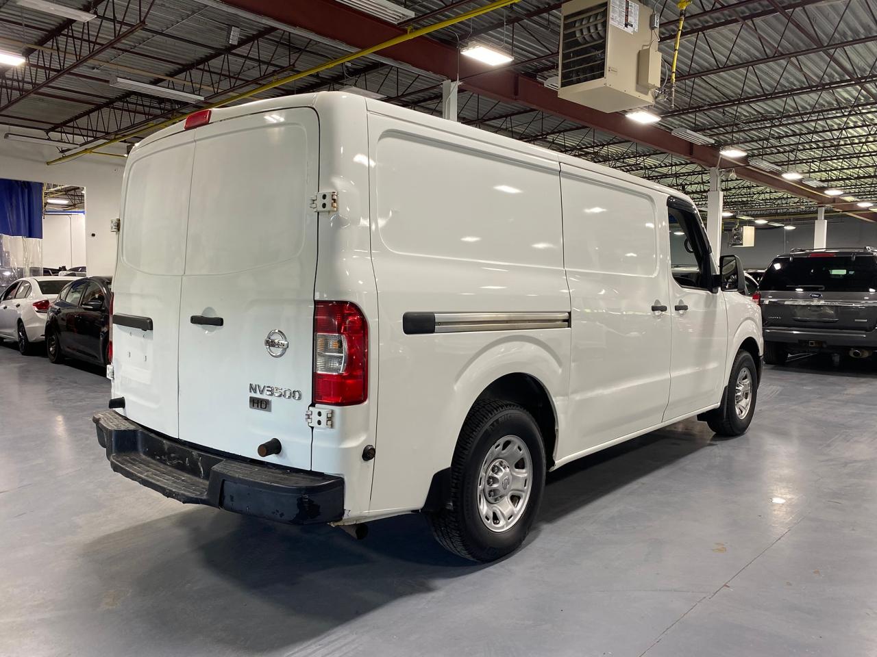 2016 Nissan NV 3500 S - Photo #5