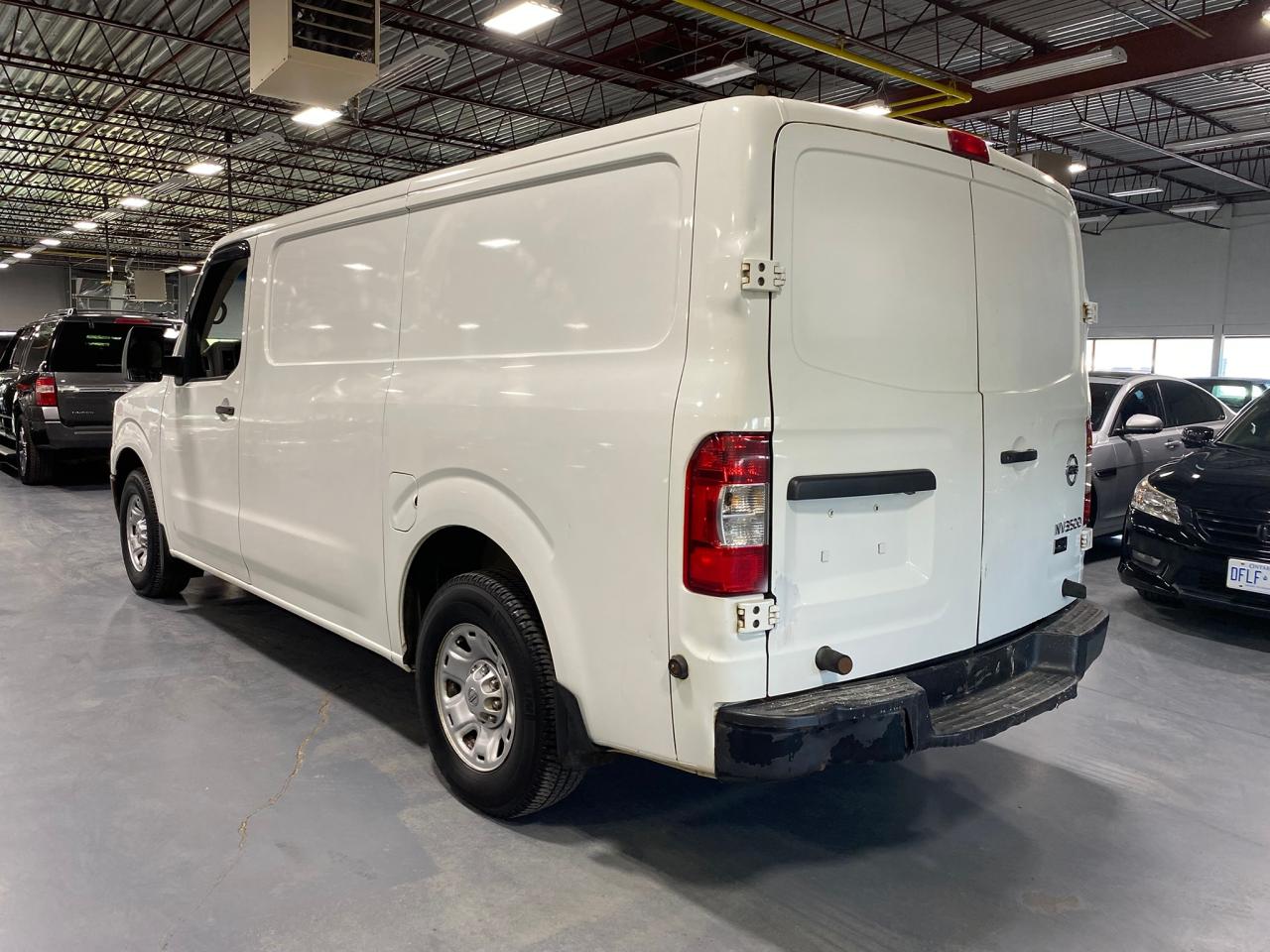 2016 Nissan NV 3500 S Photo2