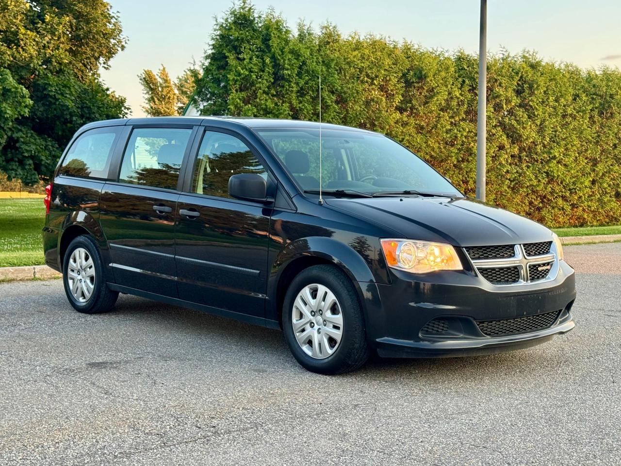 2016 Dodge Grand Caravan CANADA VALUE PACKAGE Photo2