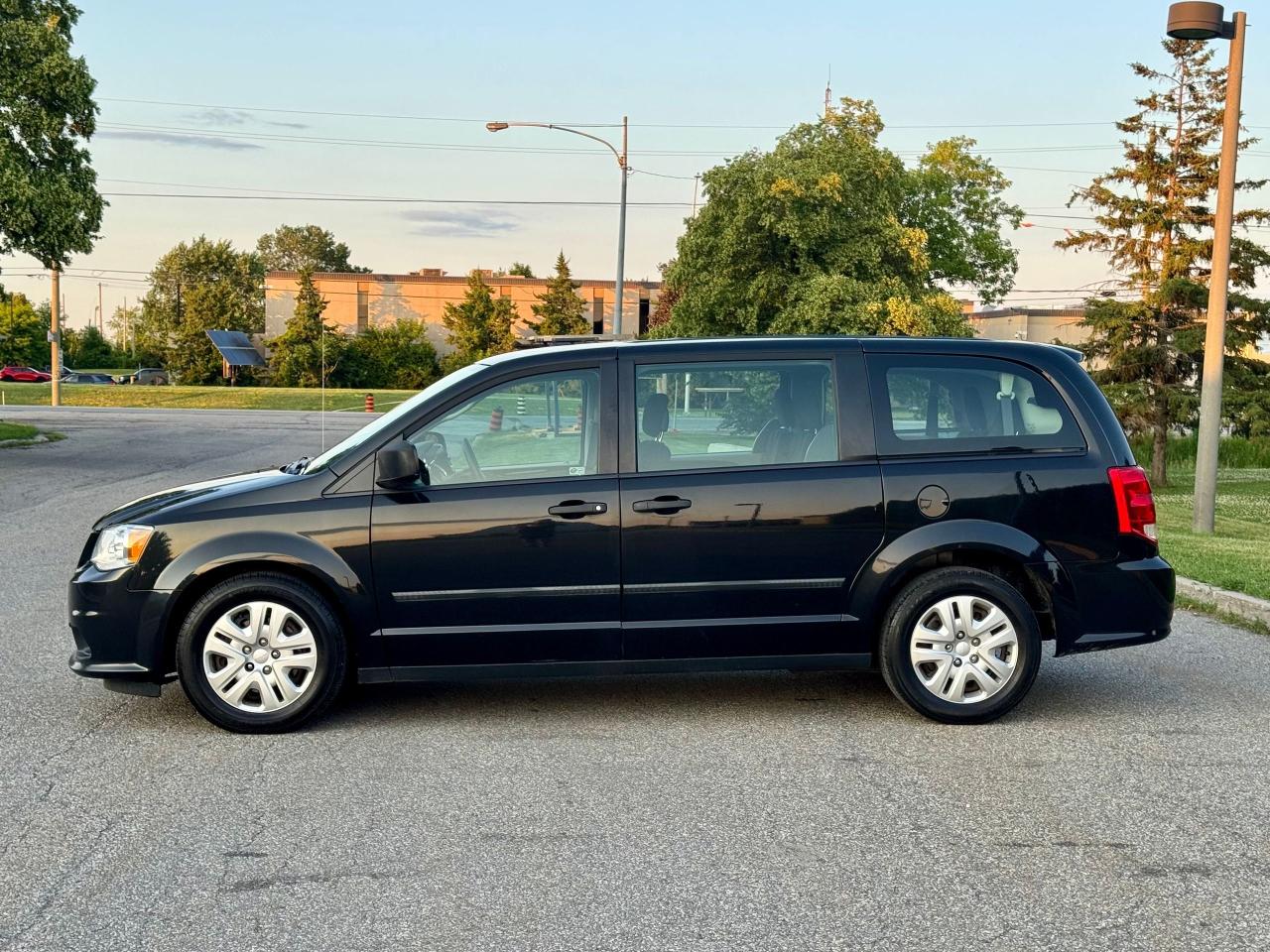 2016 Dodge Grand Caravan CANADA VALUE PACKAGE Photo3
