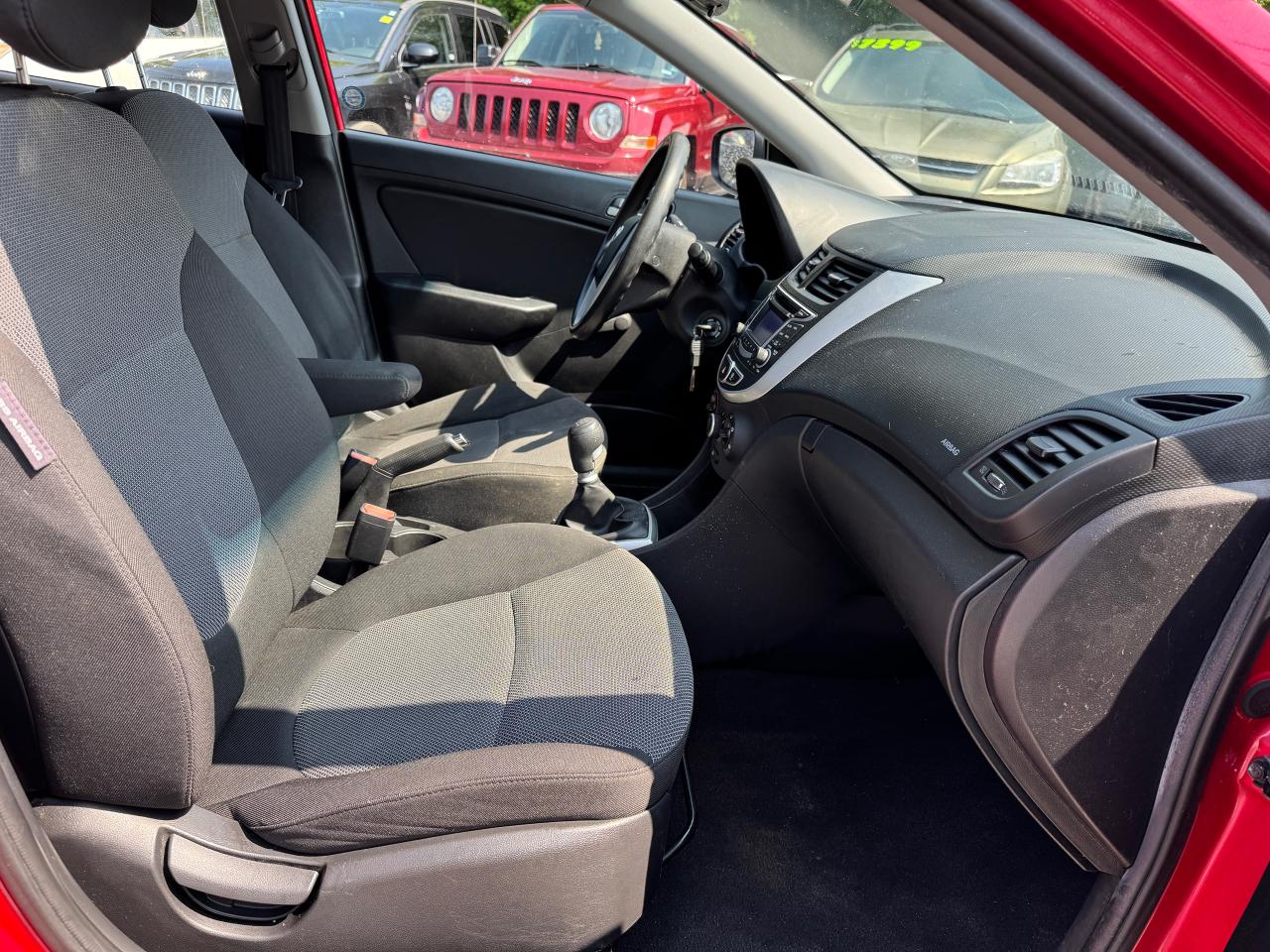 2014 Hyundai Accent 5DR HB MAN L - Photo #9
