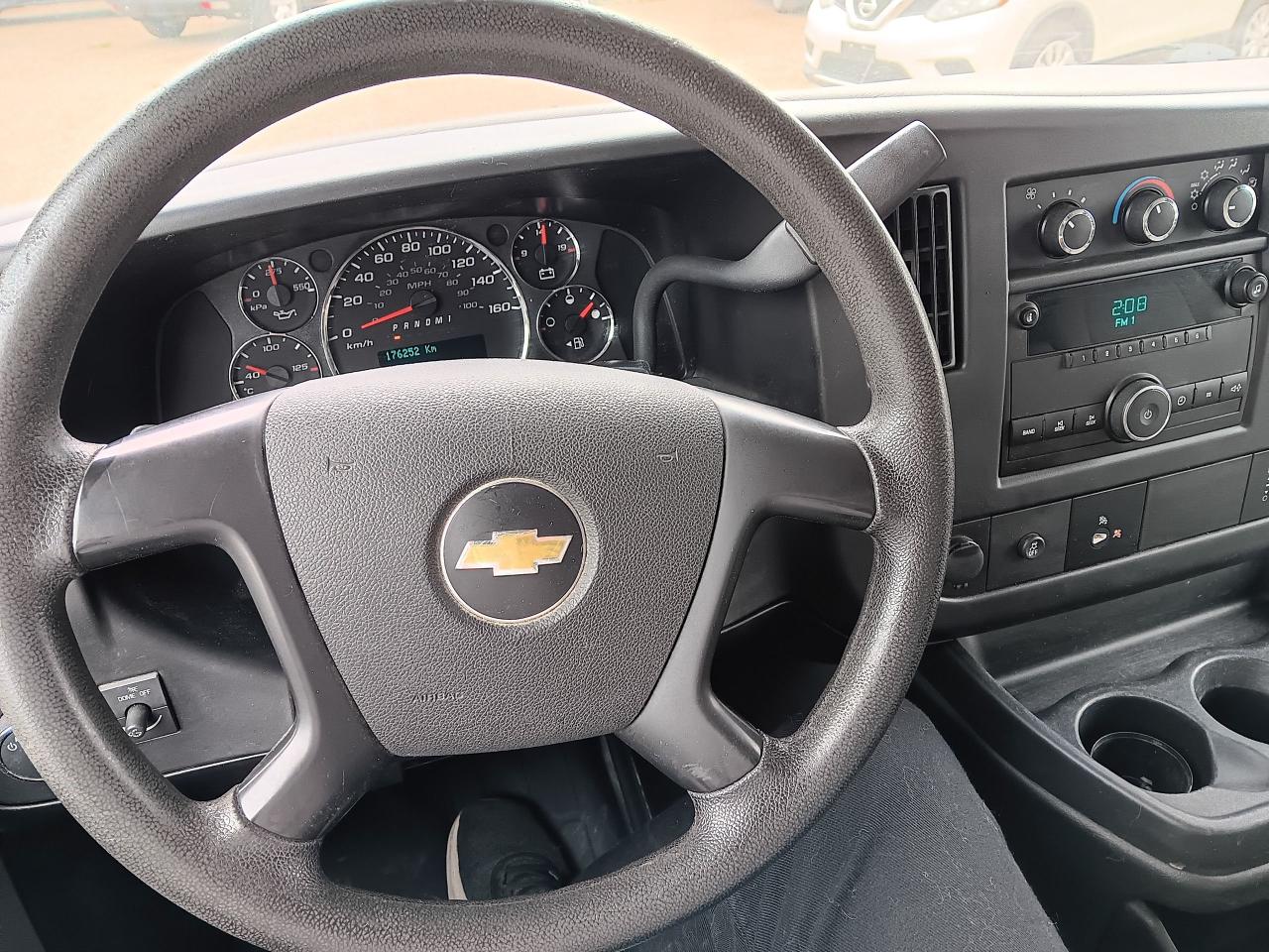 2012 Chevrolet Express Cargo Van 2500, Automatic, tow package - Photo #10