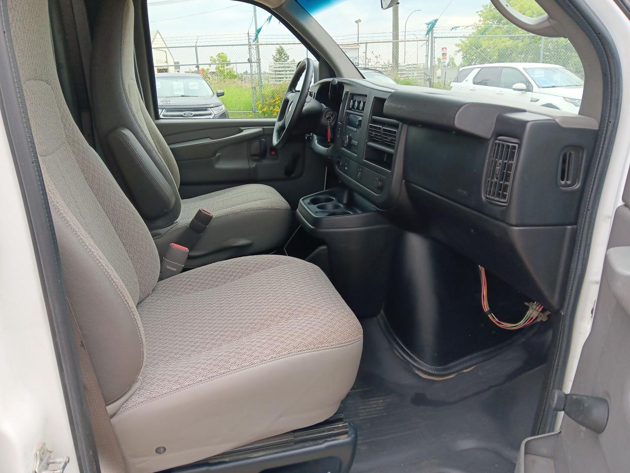 2012 Chevrolet Express Cargo Van 2500, Automatic, tow package - Photo #15