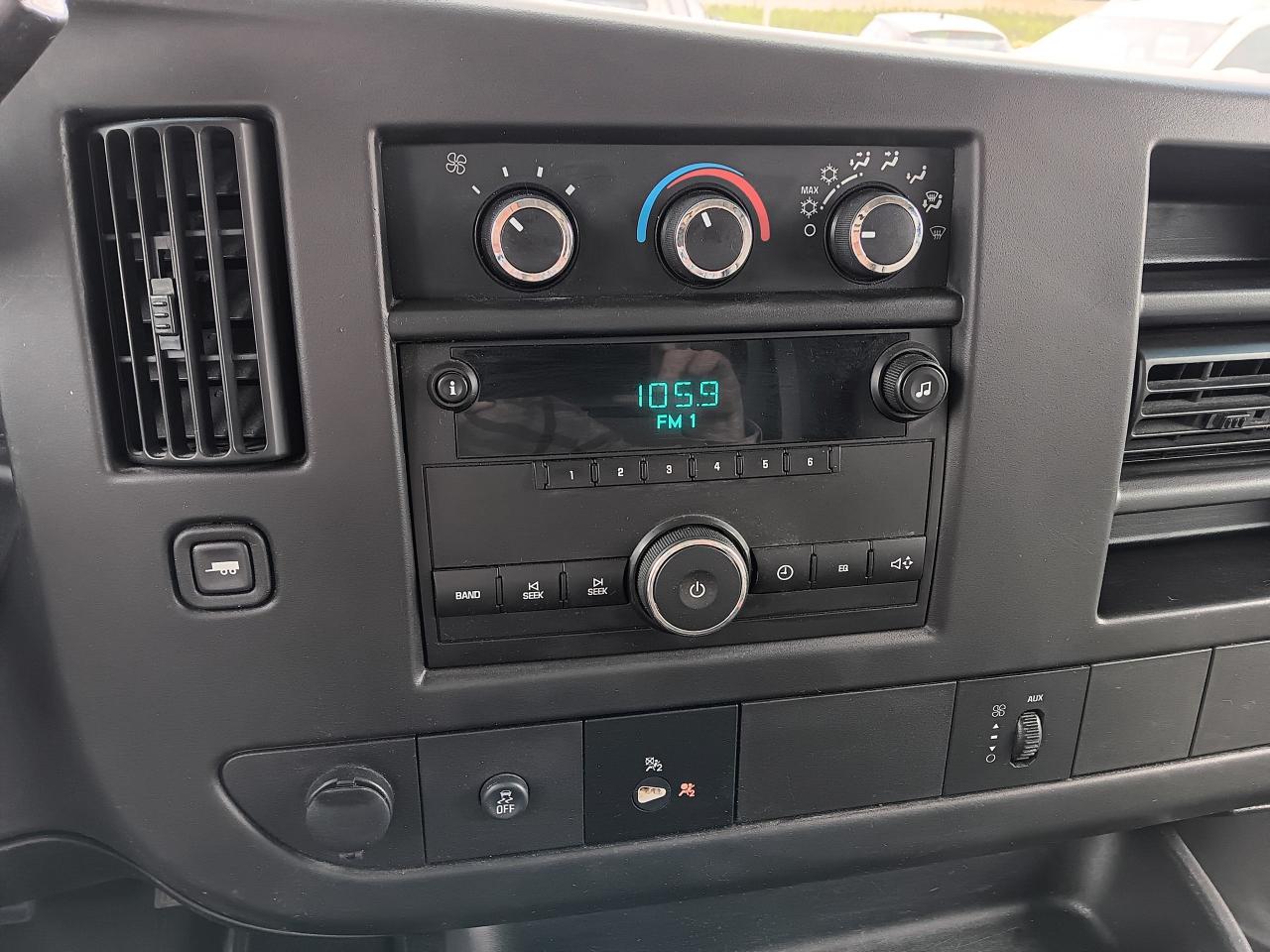 2012 Chevrolet Express Cargo Van 2500, Automatic, tow package - Photo #17