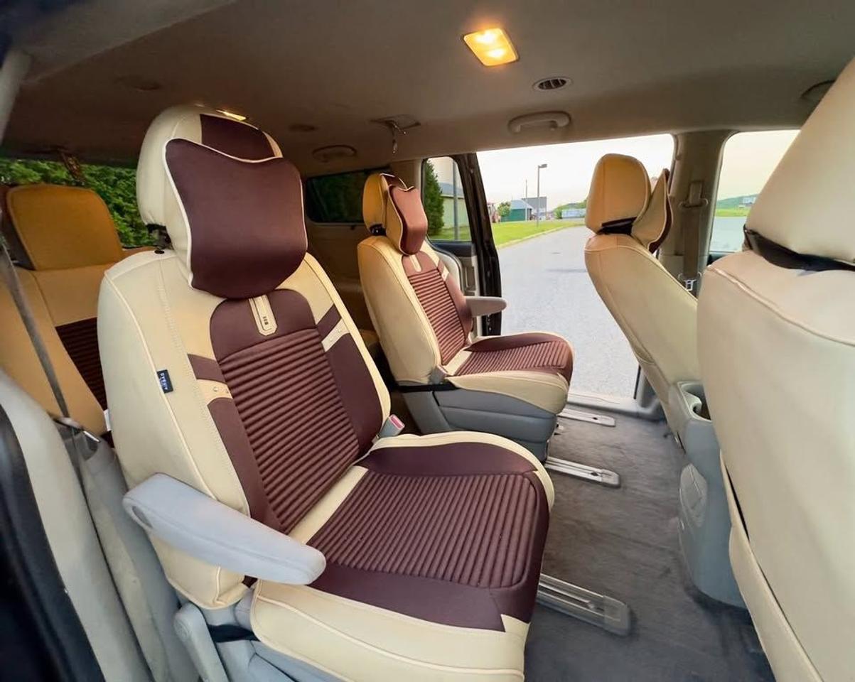 2017 Kia Sedona L - Photo #1
