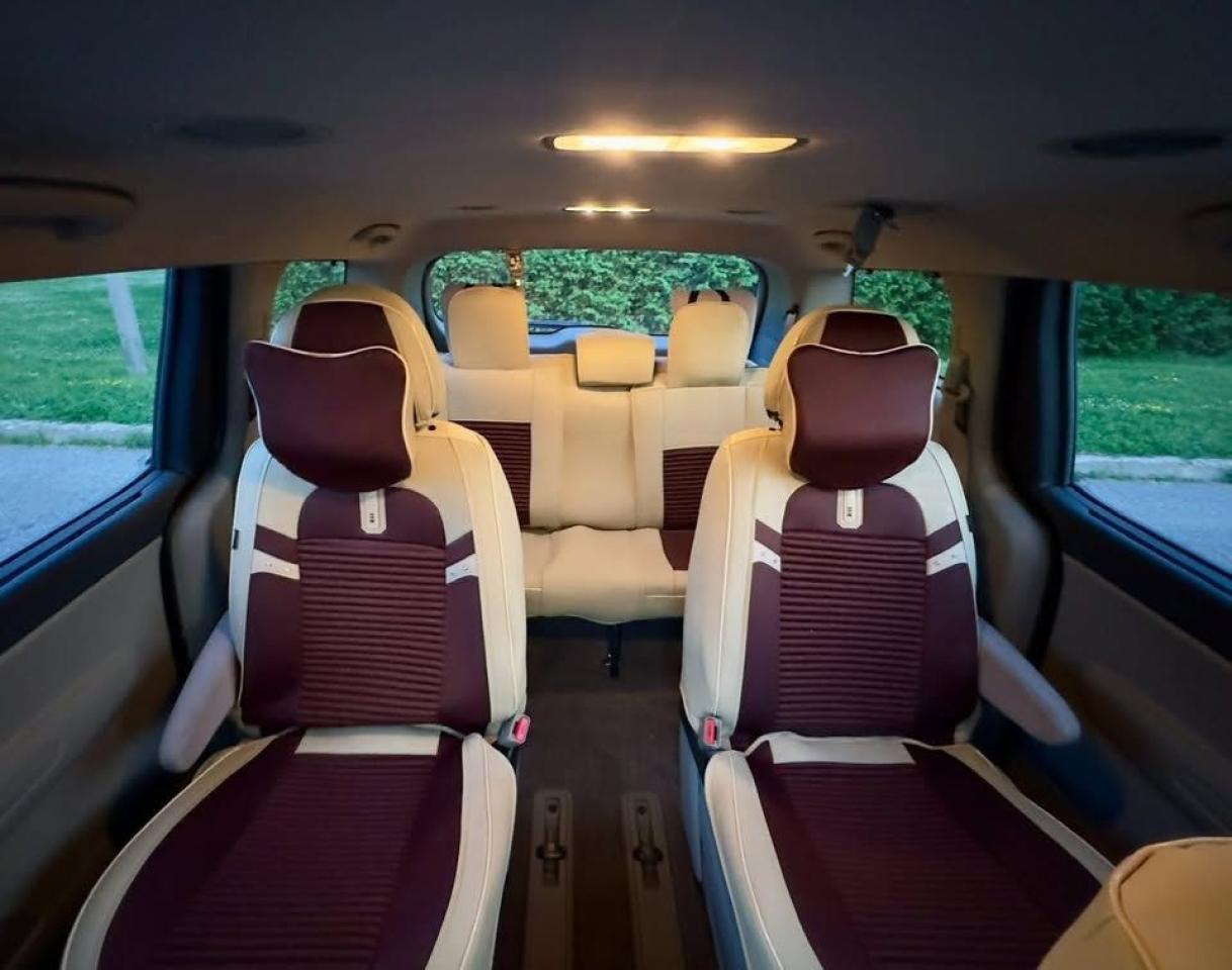 2017 Kia Sedona L - Photo #2